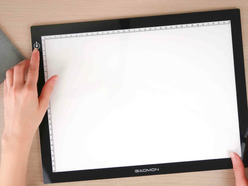 Utiliser une tablette lumineuse pour dessiner plus facilement