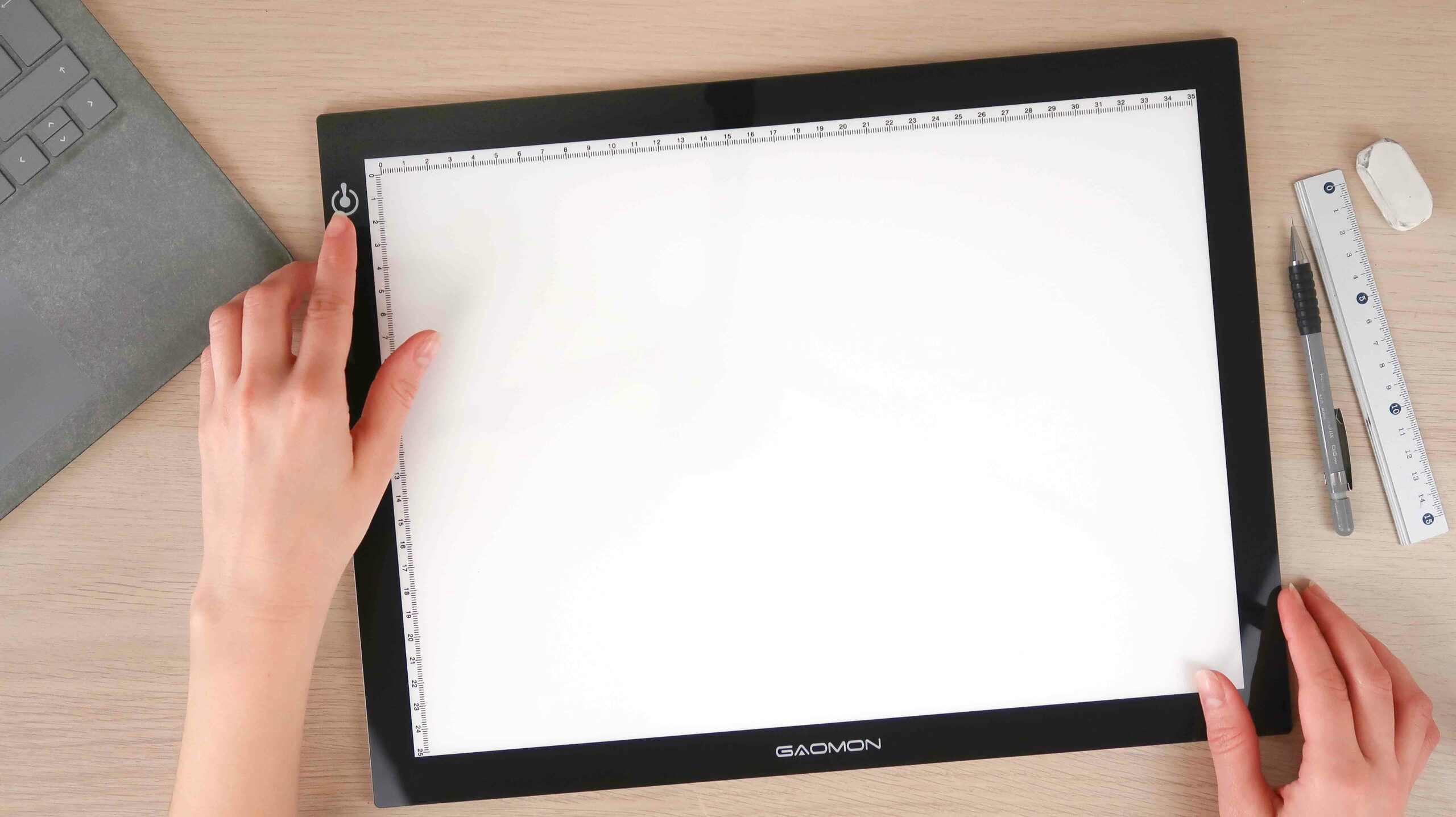 Utiliser une tablette lumineuse pour dessiner plus facilement